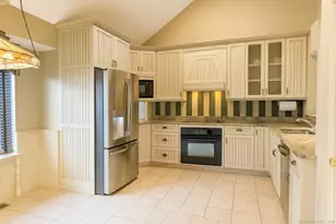 28 Edgewood Ct, Simsbury, CT 06070 - Photo 3