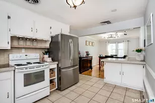 42 Haynes Rd, West Hartford, CT 06117 - Photo 9