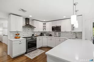 22 Cobblestone Pl, Wilton, CT 06897 - Photo 9