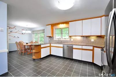 44 Miamis Road, West Hartford, CT 06117 - Photo 13