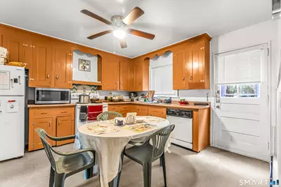 214 Thames Street, New London, CT 06320 - Photo 9