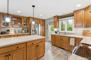 25 Forest Rd, East Lyme, CT 06357 - Photo 17