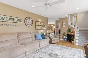 25 Forest Rd, East Lyme, CT 06357 - Photo 11