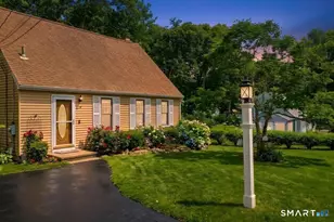 19 Maplewood Dr, East Lyme, CT 06333 - Photo 3