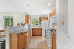 25 Hamden Hills Dr, Hamden, CT 06518 - Photo 15