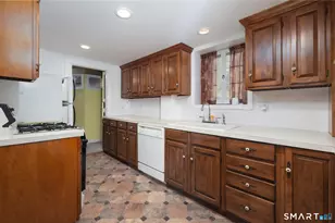 41 Chester Ave, Waterbury, CT 06704 - Photo 3