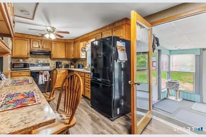 17 Trinity Lane, Windsor Locks, CT 06096 - Photo 7