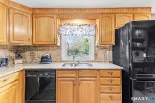 17 Trinity Ln, Windsor Locks, CT 06096 - Photo 9