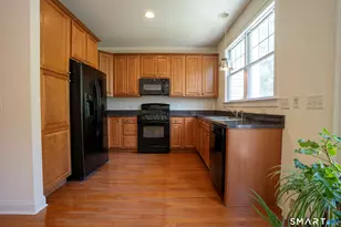 10 Lawrence Ave, Danbury, CT 06810 - Photo 7