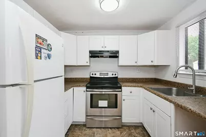 827 Blackstone Village #827, Meriden, CT 06450 - Photo 5
