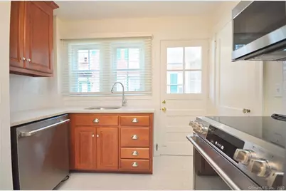 10 Poquonock Avenue #A, Windsor, CT 06095 - Photo 5