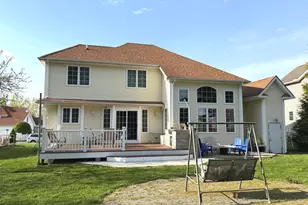 35 Emerald Pines Rd, Waterbury, CT 06704 - Photo 9