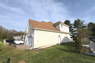 35 Emerald Pines Rd, Waterbury, CT 06704 - Photo 5