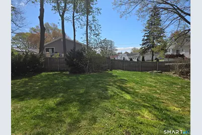275 Burnsford Avenue, Bridgeport, CT 06606 - Photo 5