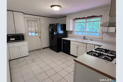33 Thomas Street, Windsor Locks, CT 06096 - Photo 7