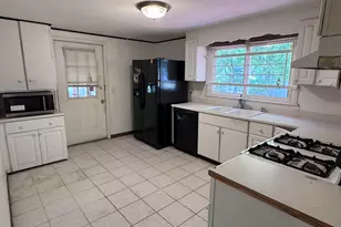 33 Thomas St, Windsor Locks, CT 06096 - Photo 7
