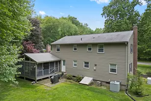 14 Amy Ln, Simsbury, CT 06070 - Photo 3