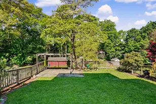 40 Woodbury Ave, Stamford, CT 06907 - Photo 33