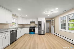 7 Cannon St, Windsor Locks, CT 06096 - Photo 3