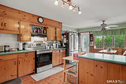 13 Governors Lane, Bethel, CT 06801 - Photo 9