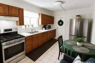 61 Bartlett St, Meriden, CT 06451 - Photo 9