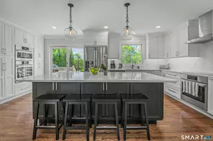 9 Schoolhouse Pl, Ridgefield, CT 06877 - Photo 3