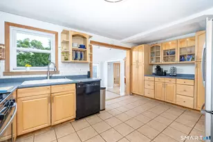 32 Belvedere Rd, North Haven, CT 06473 - Photo 5