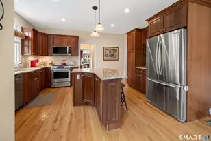 13 Stonegate Cir, Cheshire, CT 06410 - Photo 9