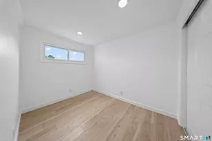207 Hillcrest Rd, Bridgeport, CT 06606 - Photo 17