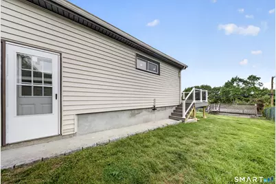 207 Hillcrest Road, Bridgeport, CT 06606 - Photo 23