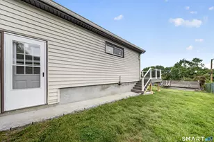 207 Hillcrest Rd, Bridgeport, CT 06606 - Photo 23