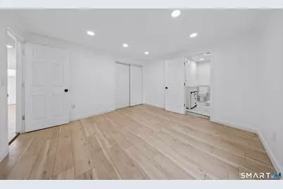 207 Hillcrest Road, Bridgeport, CT 06606 - Photo 13