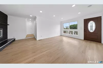 207 Hillcrest Road, Bridgeport, CT 06606 - Photo 5