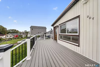 207 Hillcrest Road, Bridgeport, CT 06606 - Photo 25