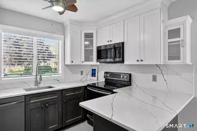 108 Sunrise Circle #108, Newington, CT 06111 - Photo 5
