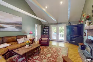 112 Barnshed Ln, Guilford, CT 06437 - Photo 5