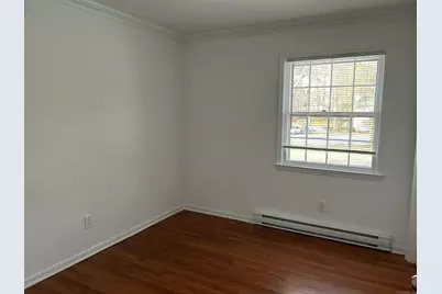 33 Loughran Avenue, Stamford, CT 06902 - Photo 11