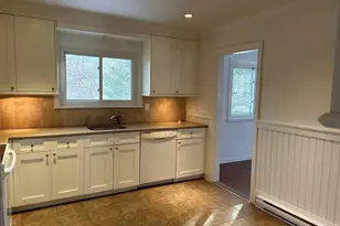33 Loughran Ave, Stamford, CT 06902 - Photo 3