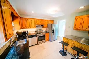 40 Orchard St, Avon, CT 06001 - Photo 7