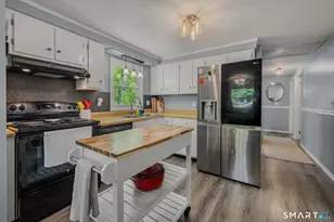 6 Amherst Ct, Groton, CT 06355 - Photo 9