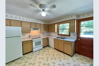 32 Kathy Drive, Seymour, CT 06483 - Photo 11