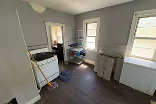 21 W Farm St, Waterbury, CT 06704 - Photo 3