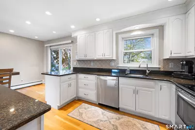 24 Heather Lane, Norwalk, CT 06851 - Photo 9