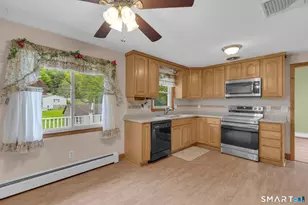 102 Wayne Ln, Meriden, CT 06450 - Photo 7