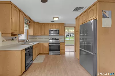102 Wayne Lane, Meriden, CT 06450 - Photo 9