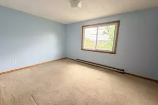 398 Wilson St, Waterbury, CT 06708 - Photo 9