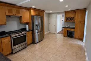 560 Old Town Rd, Trumbull, CT 06611 - Photo 7