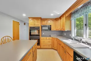 36 Red Coat Ln, Farmington, CT 06085 - Photo 5
