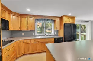 36 Red Coat Ln, Farmington, CT 06085 - Photo 7