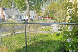 57 Burnham St, Hartford, CT 06112 - Photo 23
